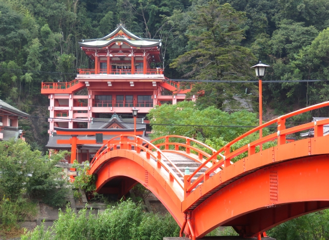 広島パワースポット太鼓橋から望む草戸稲荷神社