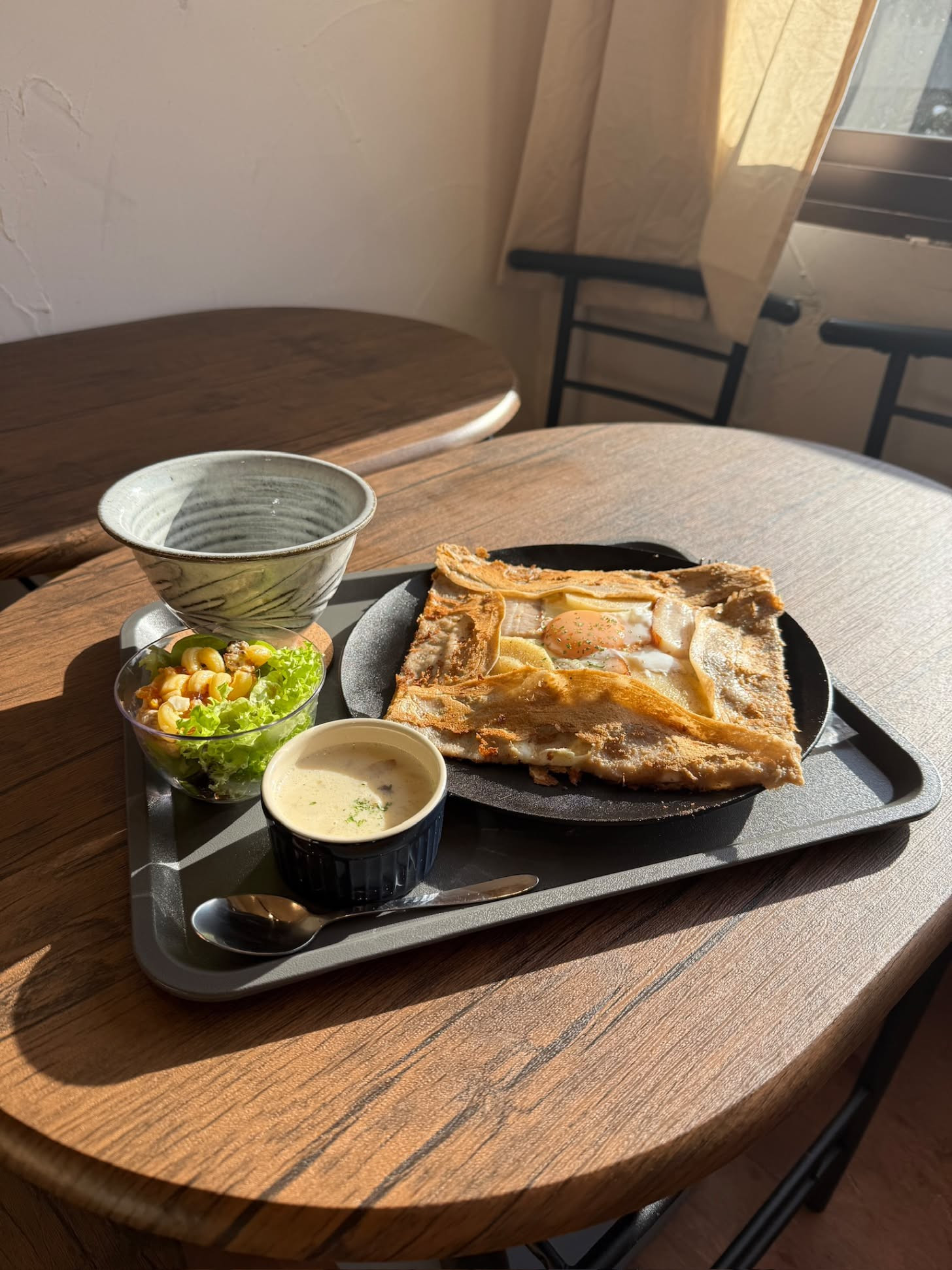 自家製くんせいベーコン、チーズとじゃがいもガレット