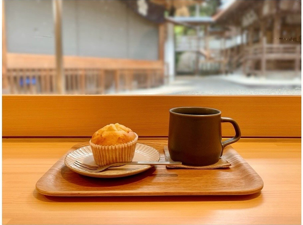 米粉のお菓子とコーヒー